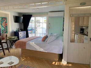 Iron/ironing board, WiFi, bed sheets - The Sea Salt Studio at Del Ray Beach Club - Steps to the Beach! (Dennis Port)