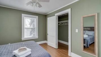 2 bedrooms, iron/ironing board, free WiFi, bed sheets