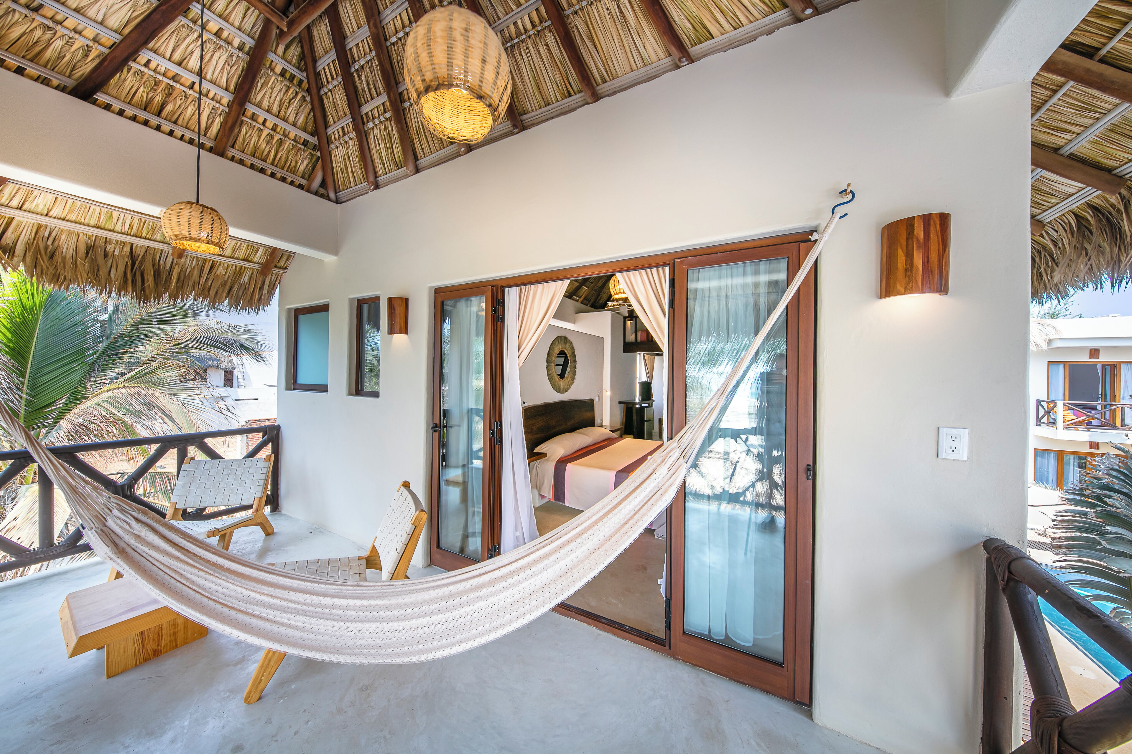 Habitación familiar, varias camas, vista a la playa | Terraza o patio