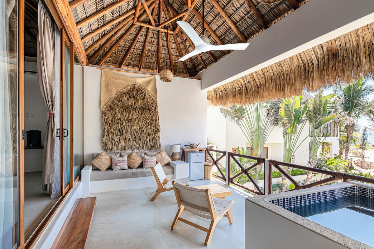 Honeymoon-Zimmer, 1 King-Bett, Whirlpool, Strandblick | Zimmersafe, individuell dekoriert, Reisekinderbett, kostenloses WLAN