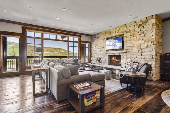 Télévision, cheminée