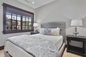 3 chambres, fer et planche à repasser, Wi-Fi, draps fournis