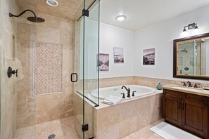 Shower, hair dryer, heated floors, towels - Arrowleaf Lodge at Deer Valley Resort - Three Bedroom Residence #203 (Park City)