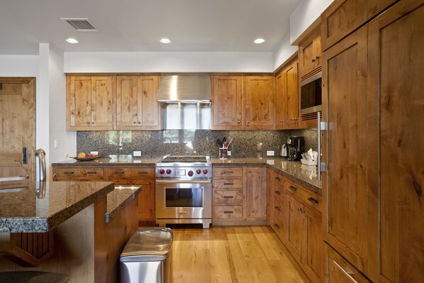 Fridge, microwave, oven, coffee/tea maker