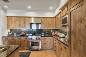 Fridge, microwave, oven, coffee/tea maker