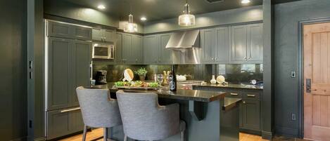 冷蔵庫、電子レンジ、オーブン、食器洗い機