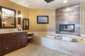 Een douche, vloerverwarming, handdoeken