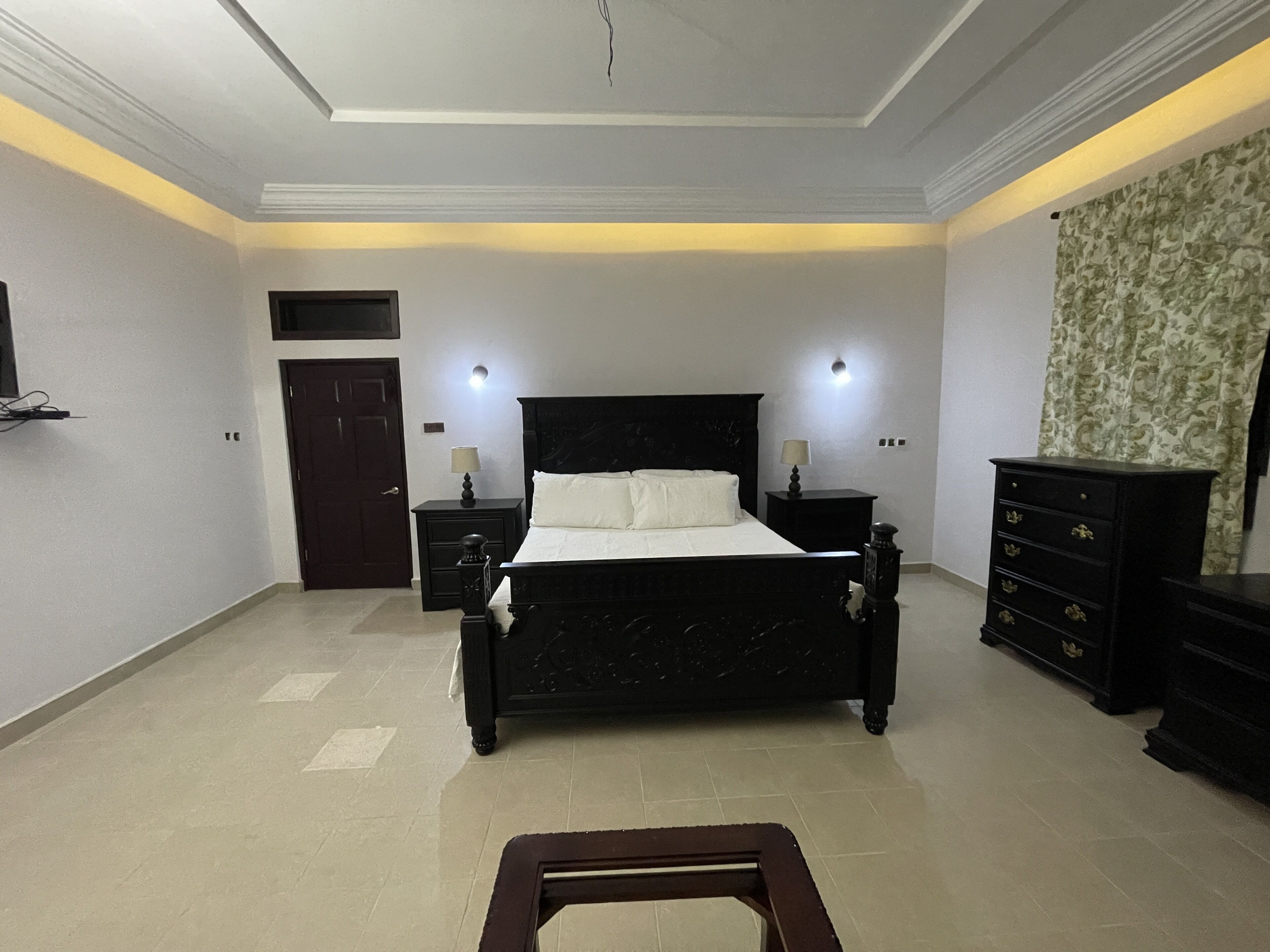 5 bedrooms, iron/ironing board, free WiFi