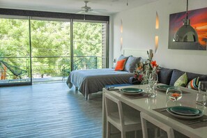 Condo, 1 cama Queen size (2056 - Mixie 203)