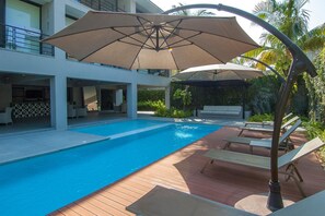 Estudio, 1 cama de matrimonio (2056 - Mixie 203) | Piscina | Una piscina al aire libre