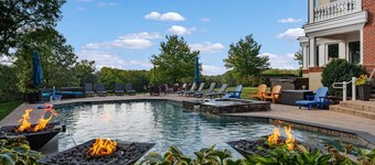 Resort Pickleball Pool Hot Tub Theater Arcade Golf