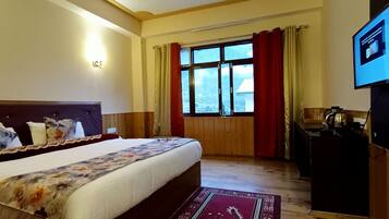 Hochwertige Bettwaren, Daunenbettdecken, Schreibtisch, Bettwäsche