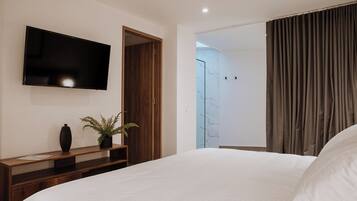 3 bedrooms, premium bedding, in-room safe, desk