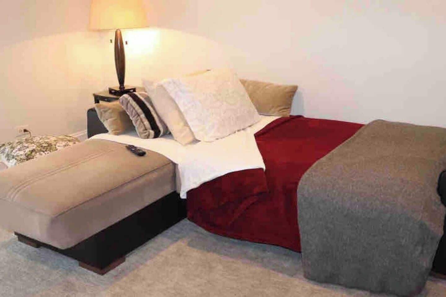 2 bedrooms, desk, iron/ironing board, WiFi