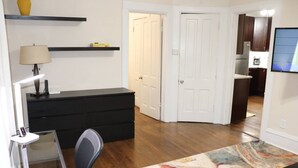 Interior - 1BR Apartment - Walk to Shops - Downtown OAK PARK (Oak Park)