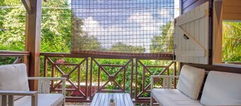 TI RACOON garden and pool view bungalow