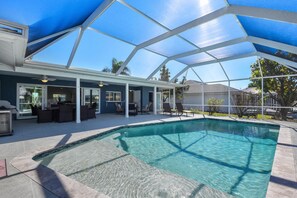 A heated pool - TIME OUT INN Cape Coral. Waterfront, Heated Pool, Southwest Sunsets (Cape Coral)