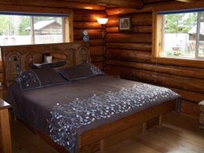 4 bedrooms, desk, iron/ironing board, WiFi