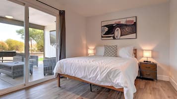 6 bedrooms, iron/ironing board, travel crib, WiFi (free)