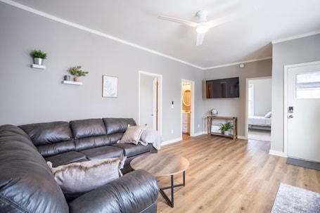 Smart TV. Peaceful Home in Heart of Oshkosh!