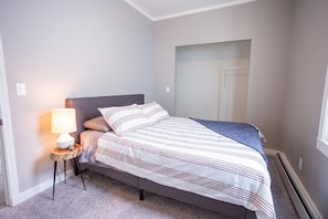 3 bedrooms, iron/ironing board, free WiFi, bed sheets - Peaceful Home in Heart of Oshkosh! (Oshkosh)