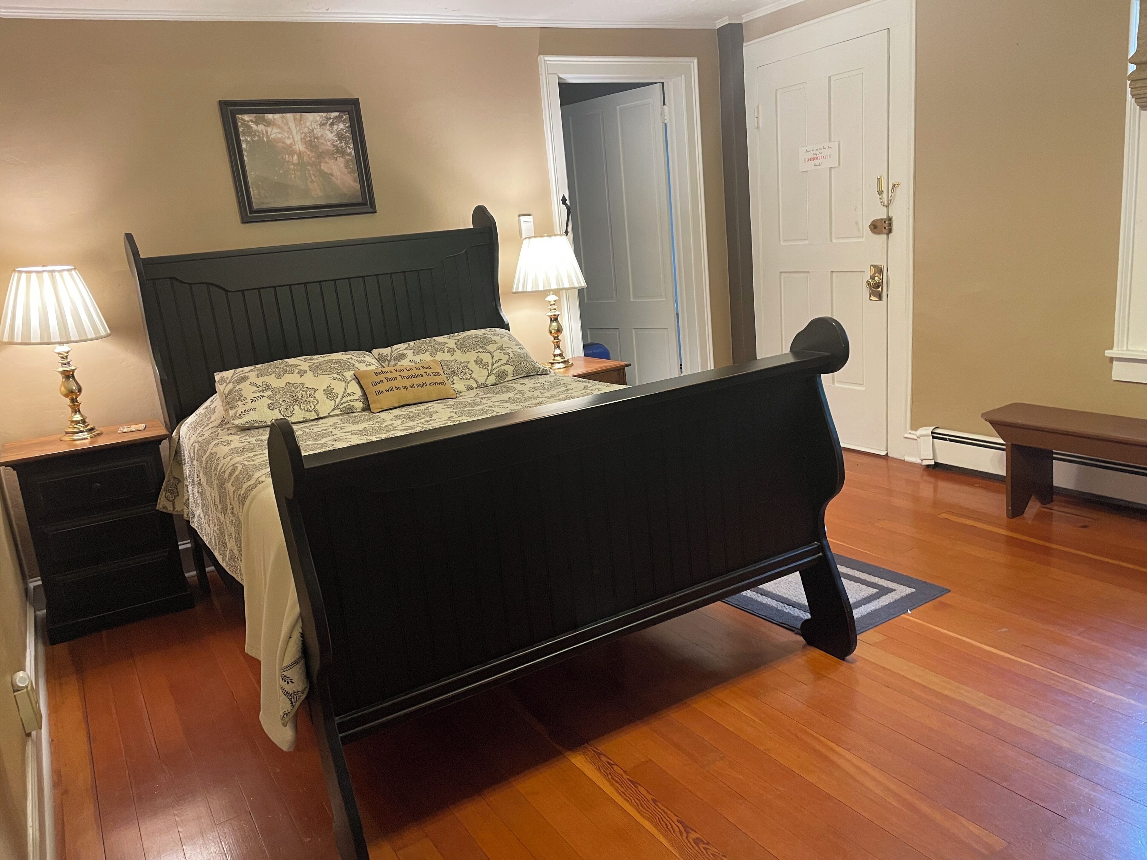 4 bedrooms, iron/ironing board, travel crib, WiFi (free)