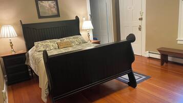 4 bedrooms, iron/ironing board, travel crib, WiFi (free)