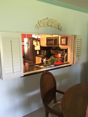 Dining - Pool, Tennis, Beaches, and shoppping or relax with a view. (Nokomis)