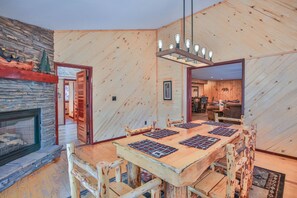 Dining - Bear Pine Cabin with Porch & Deck! (Pinetop)