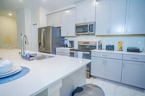 Fridge, microwave, stovetop, dishwasher