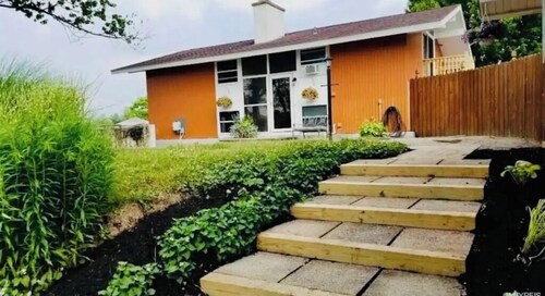 The Orange House with heated pool, Sleeps 8