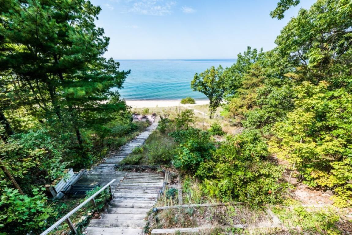 Private 4BR/2BA on Lake Michigan