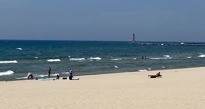 BEAUTIFUL LAKE MICHIGAN BEACH HOUSE just a 5-minute walk to the water’s edge!
