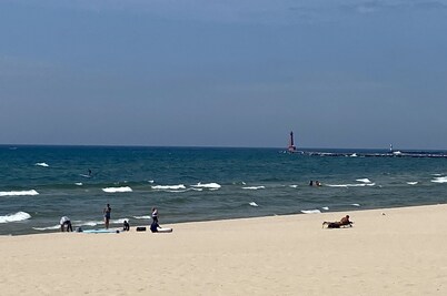 BEAUTIFUL LAKE MICHIGAN BEACH HOUSE just a 5-minute walk to the water’s edge!