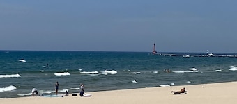 BEAUTIFUL LAKE MICHIGAN BEACH HOUSE just a 5-minute walk to the water’s edge!