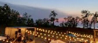 BEAUTIFUL LAKE MICHIGAN BEACH HOUSE just a 5-minute walk to the water’s edge!