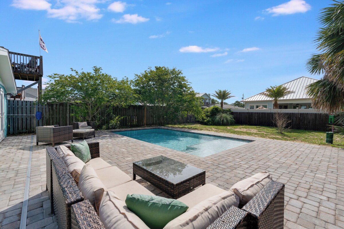 Pet Friendly Beach Cottage - Walk to the Beach Gated Access - Fenced in Yard - Bidawee