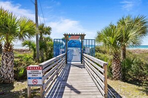 Una spiaggia nelle vicinanze