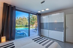 5 chambres, fer et planche à repasser, Wi-Fi, draps fournis