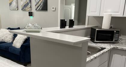 Charming 2 Bed/2 Bath Home 5 Minutes from LSU in Vibrant Baton Rouge, Louisiana!