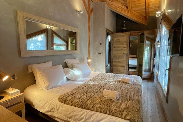 4 bedrooms, soundproofing, iron/ironing board, travel cot