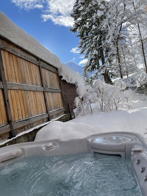 مغطس سبا خارجي