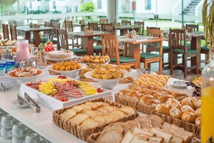 Free daily buffet breakfast