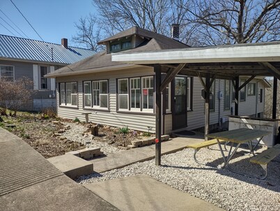 Bungalow in Bloom
