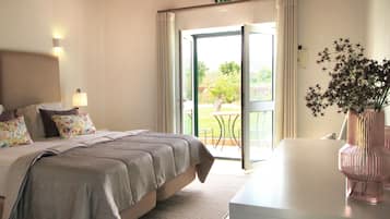 Deluxe-Doppel- oder -Zweibettzimmer | Zimmersafe, individuell dekoriert, individuell eingerichtet