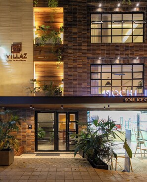 Exterior - 401 - Private Rooftop hot tub & Bbq 2BR Steps from Your Bed (Medellín)