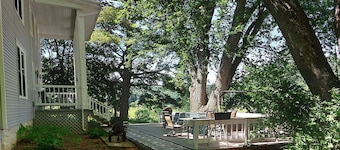 Spacious & secluded grand home near Kickapoo River, Bike Trails, & ATV routes