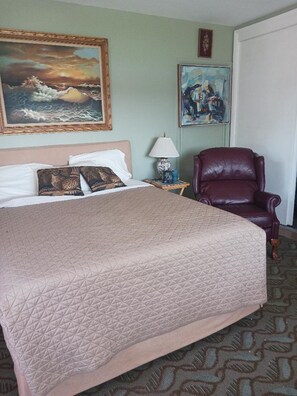 1 bedroom, desk, iron/ironing board, free WiFi - A private waterfront setting, in the middle of 43 acres on Lake Ida (BOYNTON BEACH)