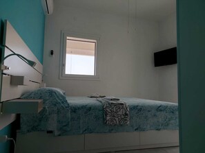 2 chambres, fer et planche à repasser, lit parapluie, draps fournis