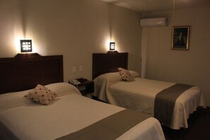 Standard Double Room | Bed sheets - Hotel Meson del Puente (Acambaro)